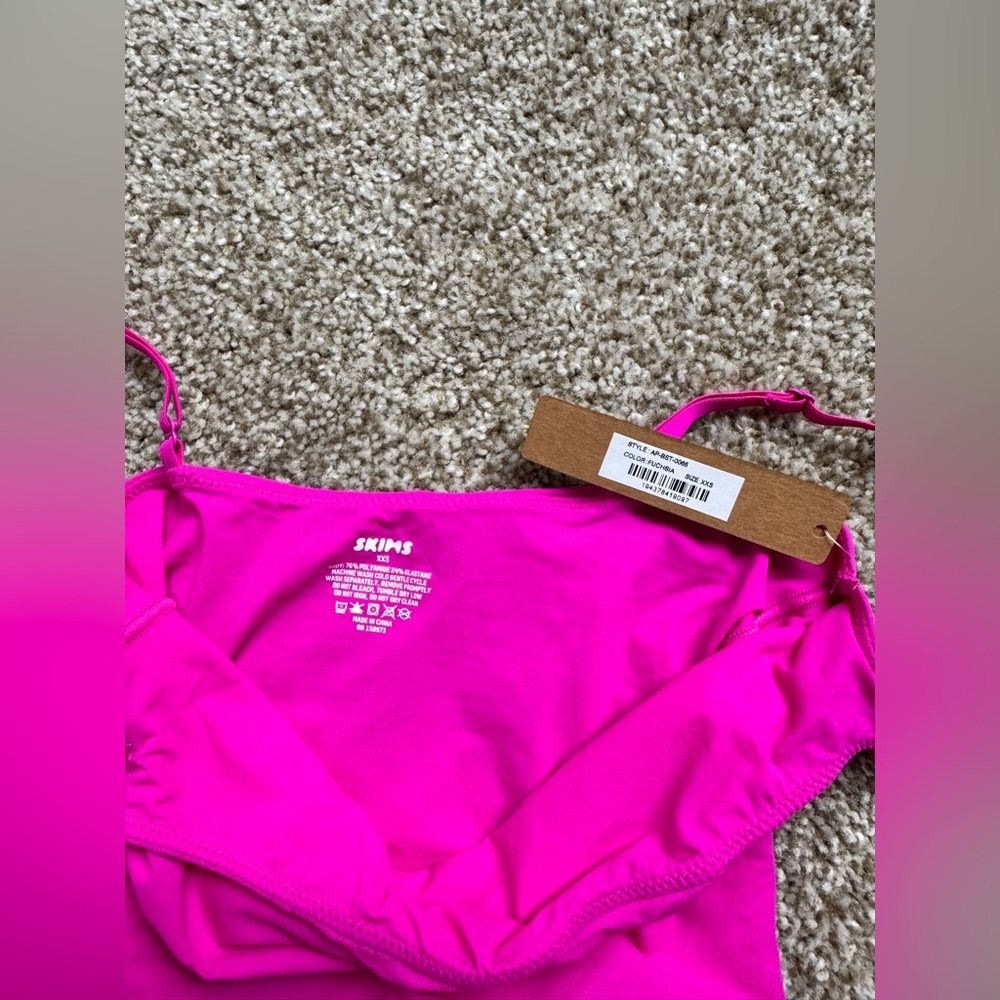 SKIMS - fuchsia cami bodysuit